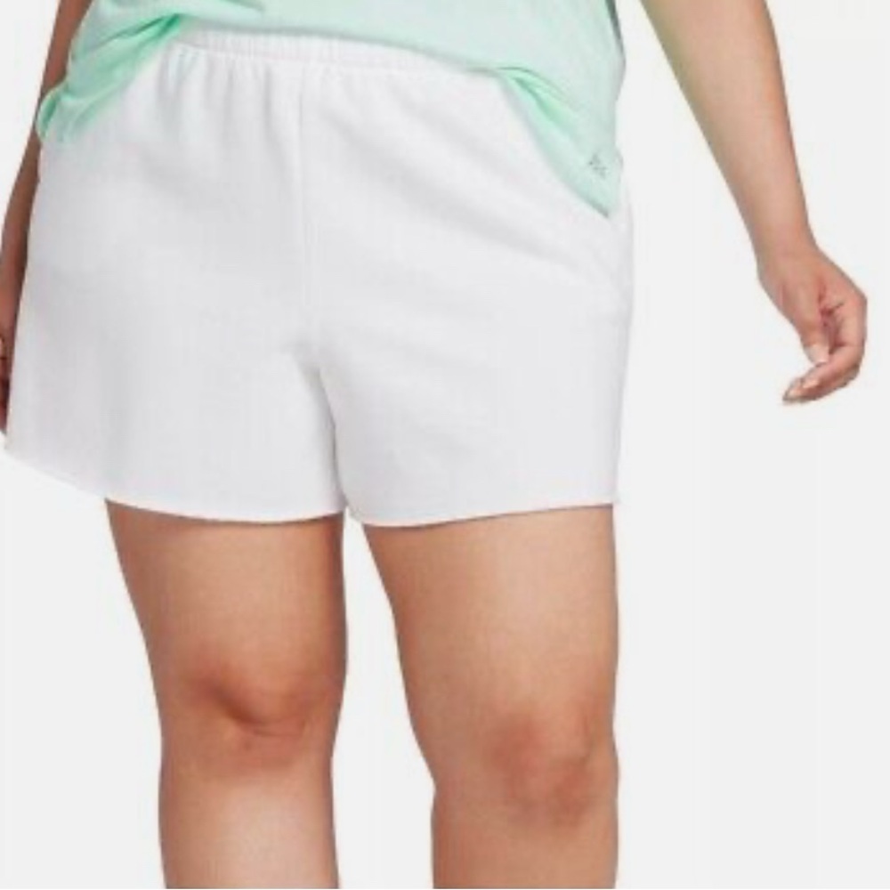 DSG white boyfriend fleece mid rise pull on pocket shorts